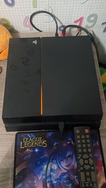 PS4 (Sony Playstation 4): (BARTER OLUNUR) PS 4 500 G/B yaddaş AMERİKA isdehsalı əla vəziyətdə
