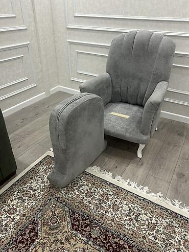 gaming kreslolar: Boz rəngli yumşaq kreslo. İstifadə edilməyib. - Material: məxmər — 2