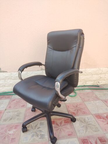 Ofis və oyun kresloları: Təkərli, Dəri