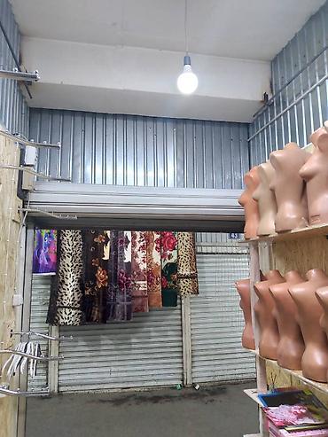 Продажа торговых контейнеров: Продаю контейнер. Аламединский рынок. Вещевой ряд, цоколь основного — 4