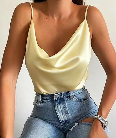 crop kosulja: Satenski krop top sa tankim bretelama
1550 din
S M L — 6