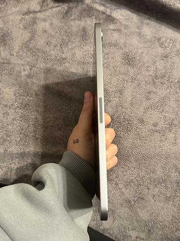 apple ipad mini: Ipad 7 mini 128 gb 93% pil ekraninda yungul cat var ustada olmuyub — 5