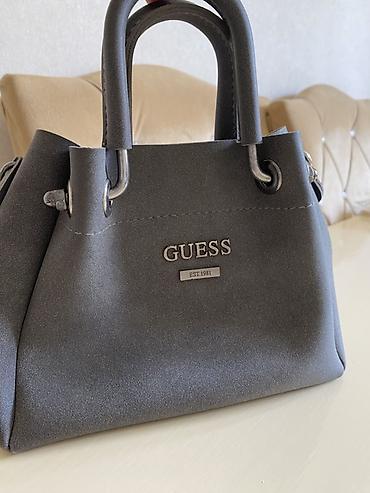 dəri çantalar: GUESS qadın əl çantası – boz rəng - Model: mini bucket/şopper — 2