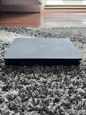 PS4 (Sony Playstation 4): Prodajem PlayStation 4 konzolu u super stanju, radi bez kočenja i na lalafo.rs — 4 PS4 (Sony Playstation 4): Prodajem PlayStation 4 konzolu u super stanju, radi bez kočenja i — 4