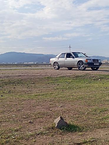 mercedes 190 stop: Mercedes-Benz 190E (W201) sedan - Kuzov: 4 qapılı sedan, metalik boz — 5