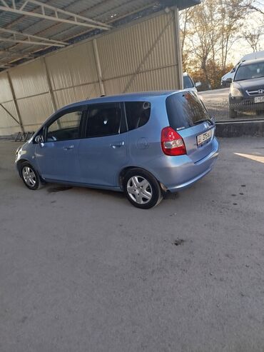 купить машину шевроле: Honda Fit: 2003 г., 1.3 л, Автомат, Бензин, Седан