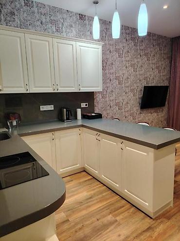 ev alqi satqsi: İcarəyə verilir 3 otaqlı yeni tikili 102 m², Ağ şəhər q. Kateqoriya — 4