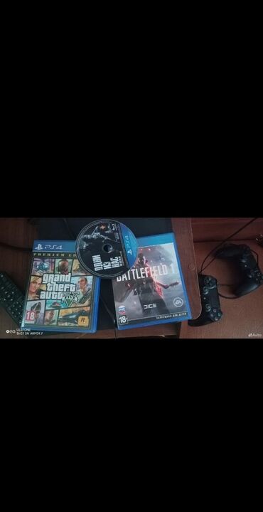 PS4 (Sony PlayStation 4): Игровой комплект PlayStation 4 Slim с играми и двумя геймпадами