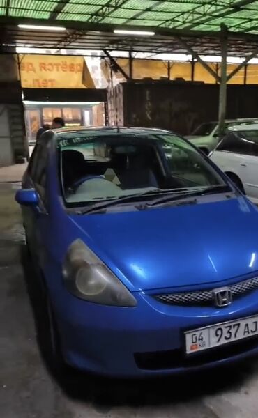 82 1 беларус: Сдаю в аренду:Honda fit синий
Объем 1.5
Без поломок,состояние отличное