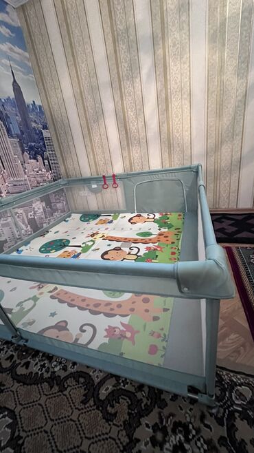 детский спальный диван: Продаю детский манеж игровой. Размер 200*200 свет зеленый Состояние