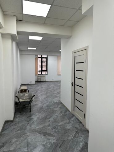 аренда торговый места: Офис, 74 м², В жилом комплексе, С отдельной кухней, С отдельным входом, С отдельным сан узлом