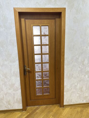 Otaq qapıları: Qonaq otağı üçün İşlənmiş Otaq qapısı 80x215 sm Şəbəkə ilə, Zəmanətli, Ünvandan götürmə