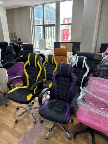 Ofis və oyun kresloları: Yeni, Təkərli, Qolları tənzimlənir, Dəri — 24