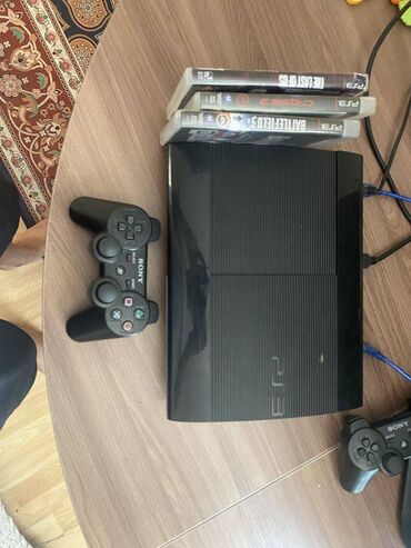 plesdeyşin 3: Playstation 3 500GB. Yaxsi veziyyetde, problemsiz. Ustunde 2 pult ve