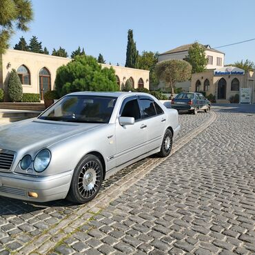 Mercedes-Benz: Mercedes-Benz E-Class: 3.2 l | 1998 il Sedan — 5