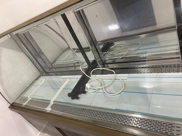 Soyuducu vitrinləri: Bu ticarət vitrin soyuducusu qəhvəyi rəngdədir və şüşə yan panellərə -da lalafo.az — 14 Soyuducu vitrinləri: Bu ticarət vitrin soyuducusu qəhvəyi rəngdədir və şüşə yan panellərə — 14