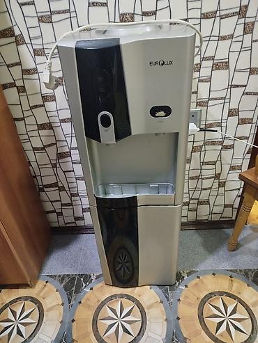 ikinci el dondurucu: Su Dispenseri.Yaxwi veziyyetde.Hem isidir Hem soyudur.Knopka — 2