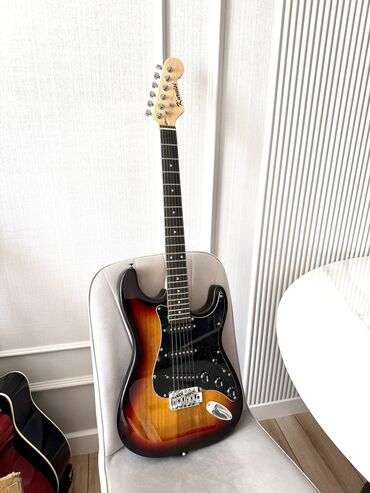 подставка для микрофона: Электрогитара новая. Тип стратокастер, ST, Stratocaster. В комплекте
