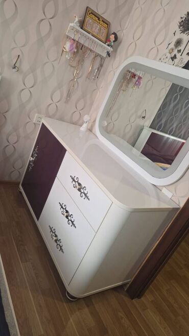 Yataq otağı dəstləri: İkinəfərlik çarpayı, 2 tumba, Dolab, Komod, İşlənmiş — 7