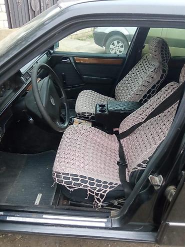 avtomobil şüşələri: Mercedes-Benz sedan – W124 seriyası - Kuzov: 4 qapılı sedan, qara — 3