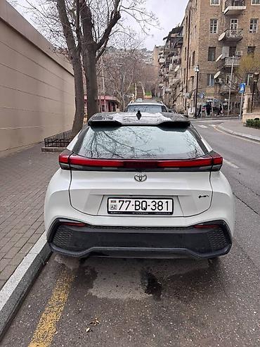 servis arabaları: Toyota C-HR: 1.8 l | 2024 il Krossover — 5