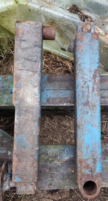 Ostali alati i mašine: Двостубна ауто дизалица, носивости 2.5т. 2015 је годиште. Рађена је у — 18