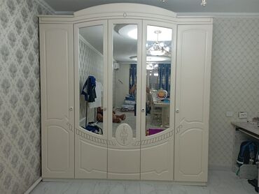шкаф угловой для одежды и белья: Продаю шкаф. Состояния отличный. Царапин нет at lalafo.kg шкаф угловой для одежды и белья: Продаю шкаф. Состояния отличный. Царапин нет