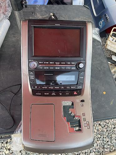stage 3: Сenter console Toyota 2010 г., Б/у, Оригинал, Япония — 1