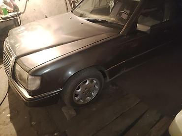 Mercedes-Benz W124: 1988 г., 2.3 л, Кол менен иштөөчү, Бензин, Седан — 2