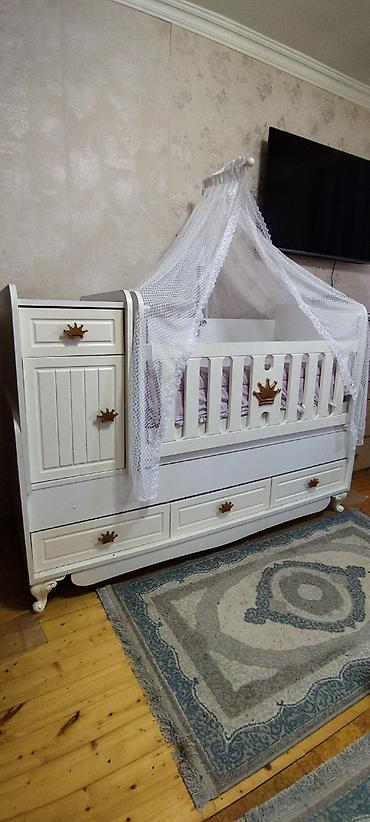 alibebe beşik: Oğlan və qız üçün, İşlənmiş, Çarpayı, Bazalı, Matras ilə, Siyirməli — 1
