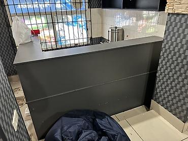künc rəf: Mağaza/kafe üçün L formalı resepsiyon/ kassir masası - Material — 1