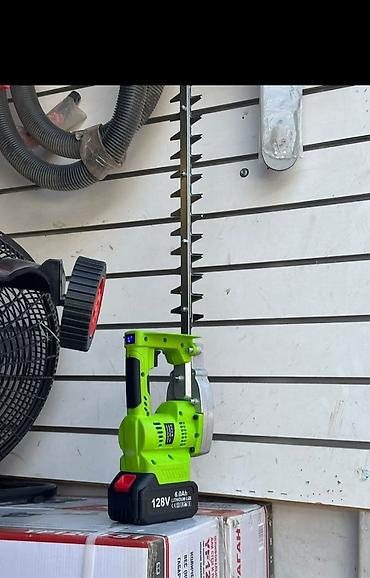 black decker: Аккумуляторные ножницы/кустарез для кустов и живых изгородей — 1