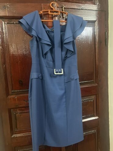 женские платья из микромасла: - Qadın donu - Rəng: göy - Stil: midi uzunluqda, qolsuz, çiyin