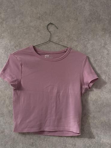 Məhsul: Qısa model t‑şört - Rəng: Tünd açıq çəhrayı (mauve tonları) -