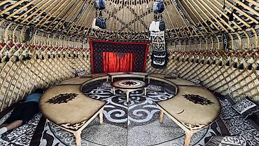 Аренда юрт: Аренда юрты, Каркас Деревянный, 85 баш, Стол, С полом, Казан — 23