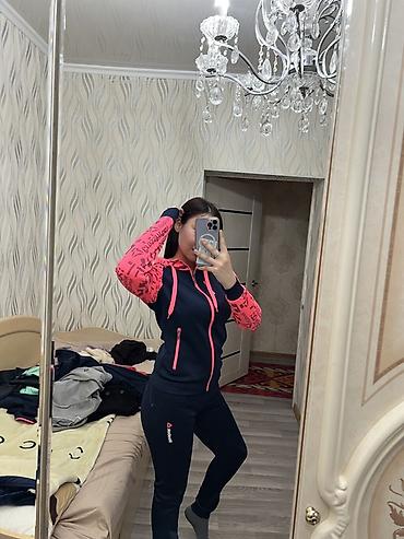 талстовки: Женские спортивные костюмы (трикотаж/стретч) Варианты дизайна: - — 3