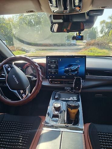 GAC: Электромобиль кроссовер GAC Aion V plus (белый, контрастная чёрная — 10