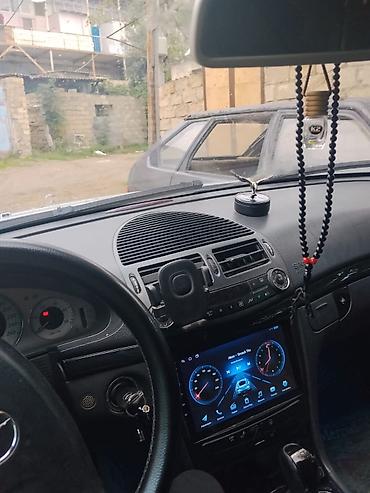 mersedes 208d: Mercedes-Benz E 220: 2.2 l | 2003 il Sedan — 8