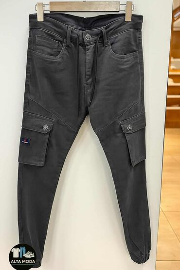 Pantalone: 08. 👖 Cena: 4.299 RSD

📏 Veličine: od 30 do 40