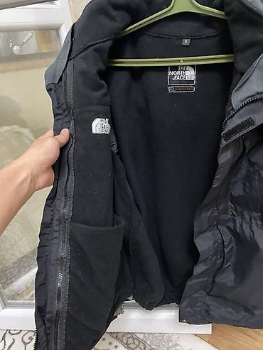 беговой дарожка: Куртка The North Face, размер Lчерного цвета. Легкая функциональная — 2