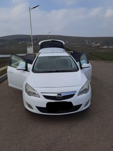 Opel: Opel Astra: 1.4 l | 2010 il 352000 km Sedan — 16