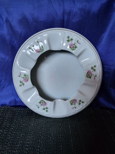 Ostali kućni dekor: Pepeljara, bоја - Bela, Novo na lalafo.rs — 1 Ostali kućni dekor: Pepeljara, bоја - Bela, Novo — 1