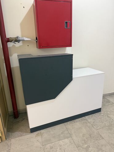 istifadə olunmuş ofis mebelləri: İşlənmiş, Resepşn, Kvadrat masa