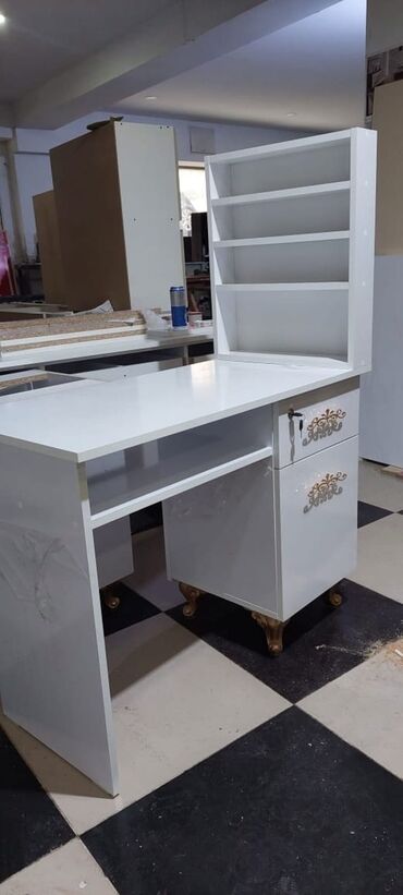 Salon, tibbi mebel: Yeni, Manikür üçün masa, Güzgüsüz