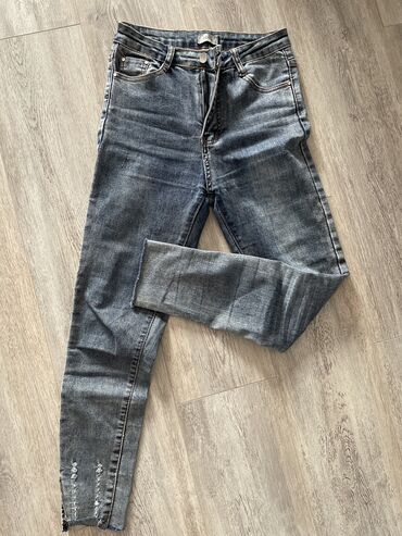 женские джинсы 28 размер: Скинни, Италия, Средняя талия, Вареные