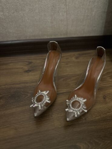 защитная обувь: Туфли Amina Muade
Размер 39-40
Состояние хорошие
Цена 1000 сом