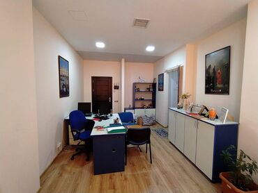 Ofislər: Nəsimi rayonu, Rəşid Behbudov küçəsində plazada yeni təmirli 1 otaqlı — 3