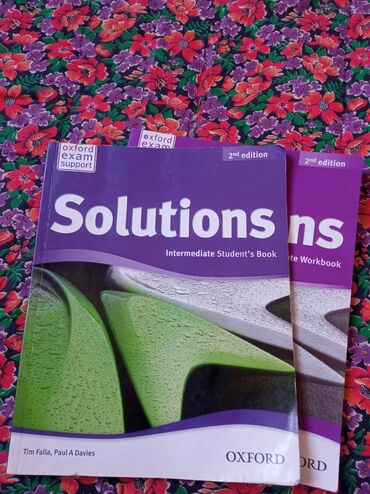 Книги, журналы, CD, DVD: Продам книги Solutions состояние нормальное
