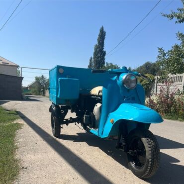 пассажирский трицикл с кабиной купить: Трехколесный мотороллер голубого цвета, оснащенный грузовым отсеком