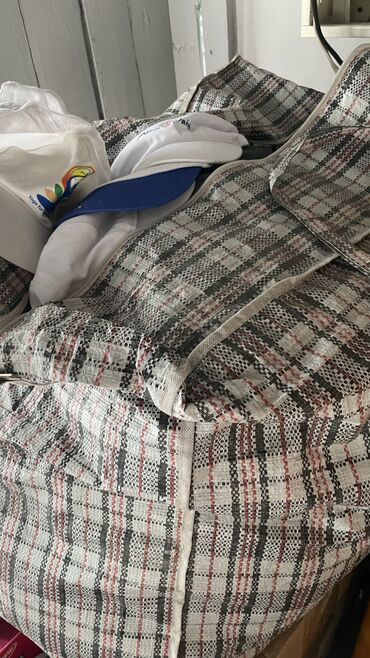 дом для собаки: Отдам даром вещи мужские женские так же обувь Много разного